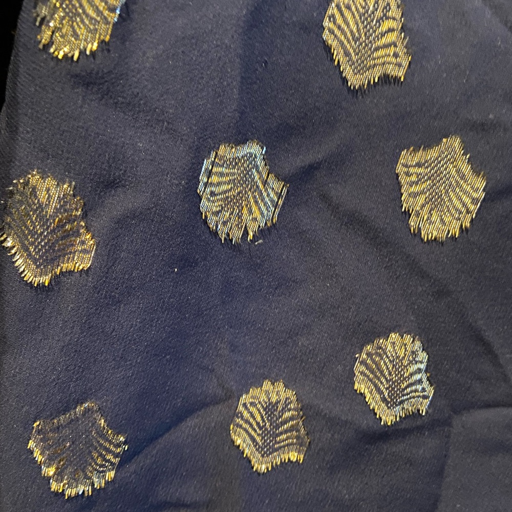 Lilly Pulitzer Navy Blue with gold Print Women's blouse - Picture 2 of 4